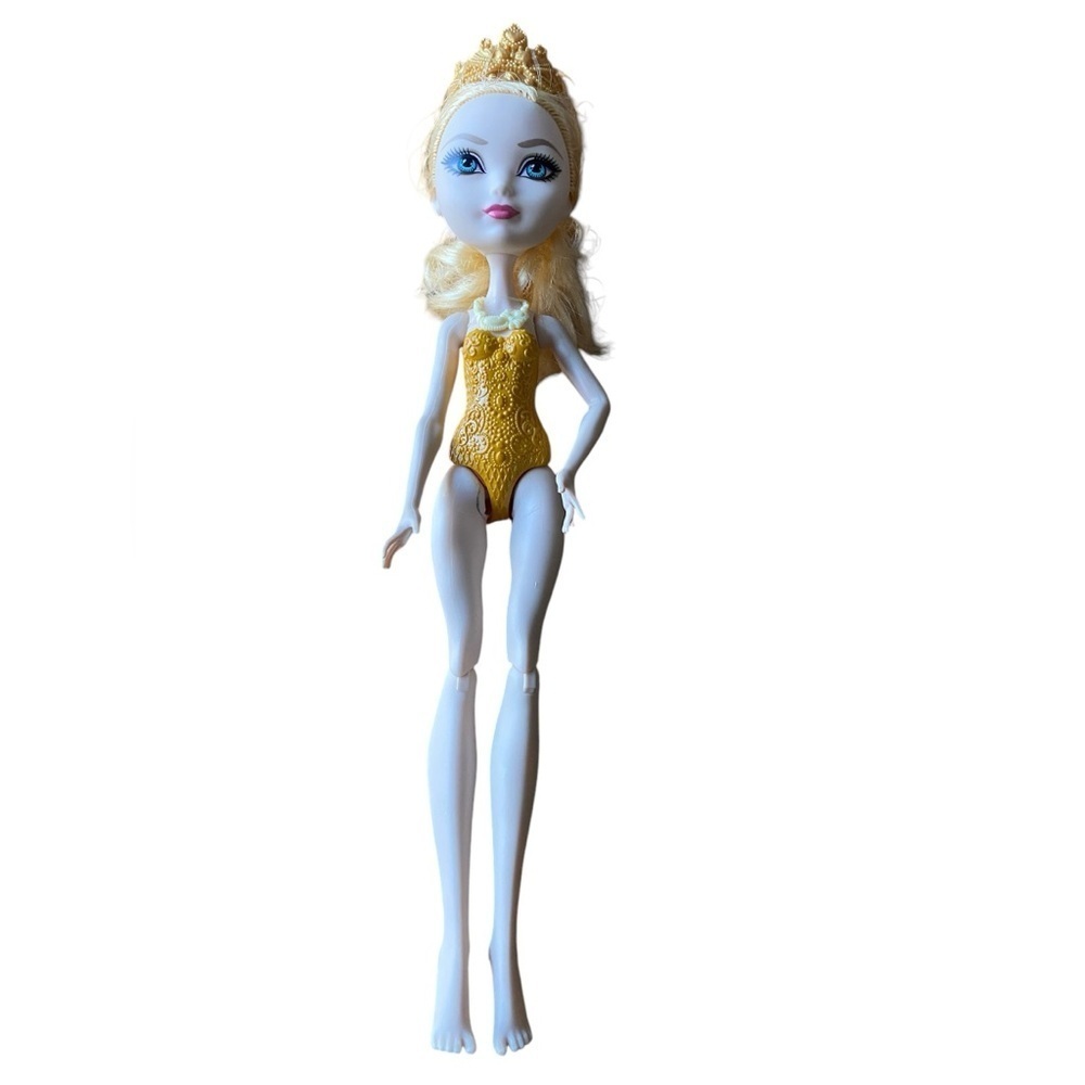Ever After High Apple White Doll Figure Daughter of Snow White 11" Netflix